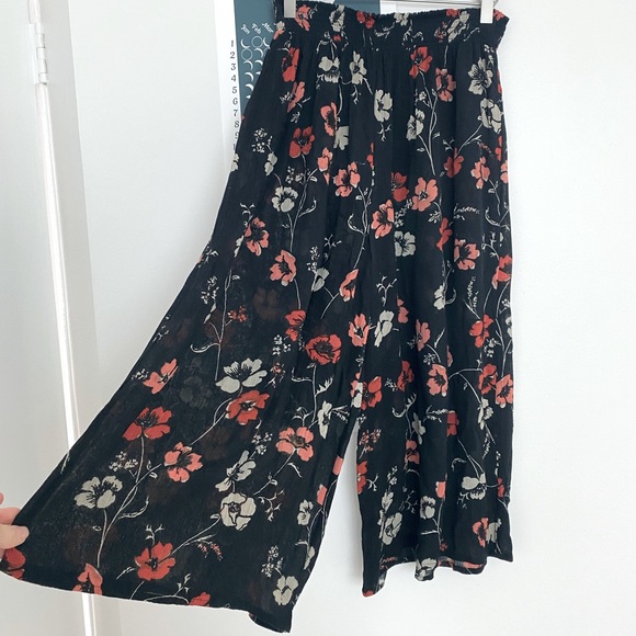 Floral Flowy Wide Leg Pants - Picture 2 of 4